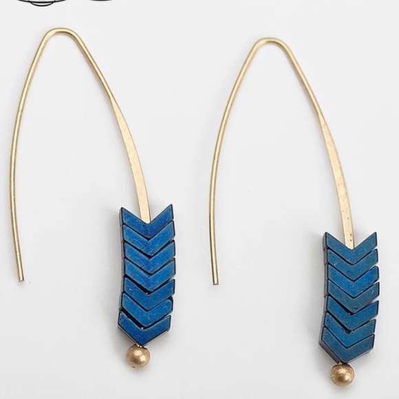 Cute arrow long hook earring - Picture 2 of 5